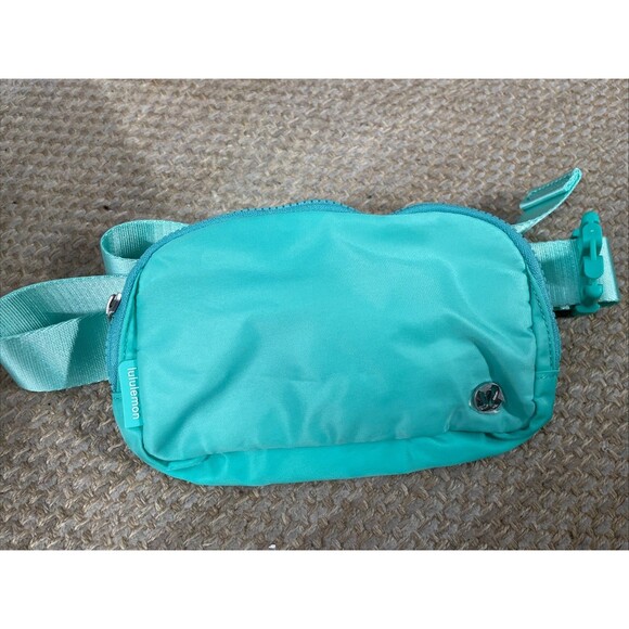 Lululemon Everywhere Belt Bag Turquoise - Picture 1 of 7